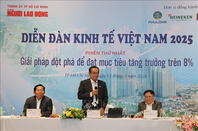 Quang cảnh Diễn đàn.