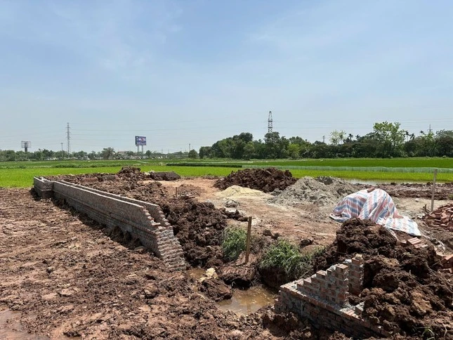 Một khu đất nông nghiệp xây dựng trái phép tại thị trấn Phú Xuyên.