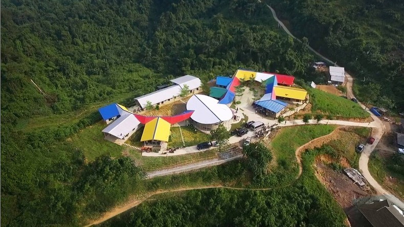 "Hoa rừng" - công trình Trường tiểu học Lũng Luông ở huyện Võ Nhai (Thái Nguyên), một thiết kế kiến trúc bền vững và vì cộng đồng của kiến trúc sư Hoàng Thúc Hào cùng các cộng sự. (Ảnh: Hội Kiến trúc sư Việt Nam) "Hoa rừng" - công trình Trường tiểu học Lũng Luông ở huyện Võ Nhai (Thái Nguyên), một thiết kế kiến trúc bền vững và vì cộng đồng của kiến trúc sư Hoàng Thúc Hào cùng các cộng sự. (Ảnh: Hội Kiến trúc sư Việt Nam)