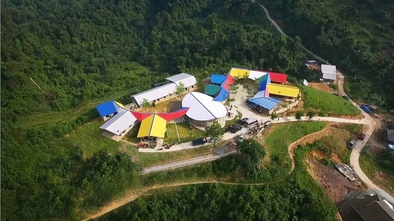 "Hoa rừng" - công trình Trường tiểu học Lũng Luông ở huyện Võ Nhai (Thái Nguyên), một thiết kế kiến trúc bền vững và vì cộng đồng của kiến trúc sư Hoàng Thúc Hào cùng các cộng sự. (Ảnh: Hội Kiến trúc sư Việt Nam)