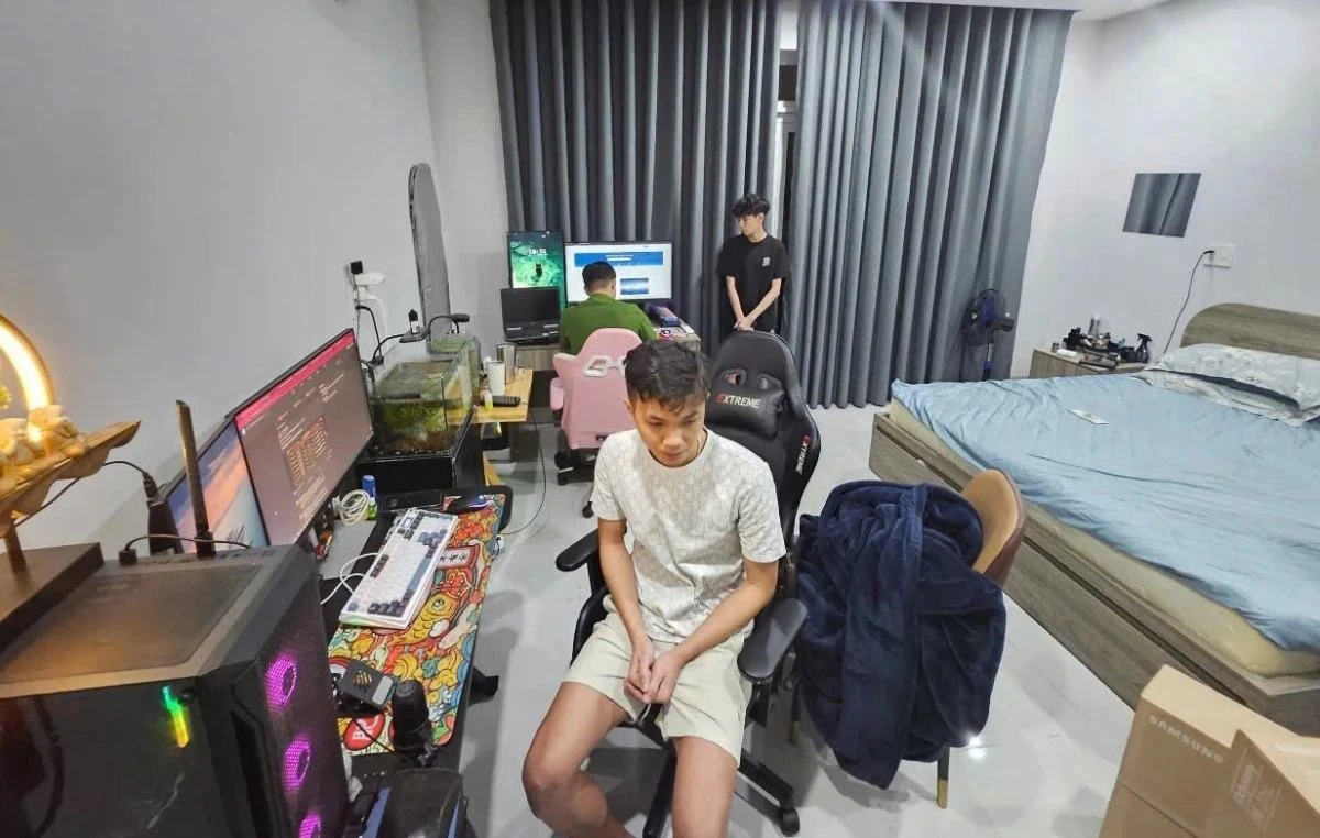 Khám xét nơi ở của đối tượng tham gia đường dây đánh bạc