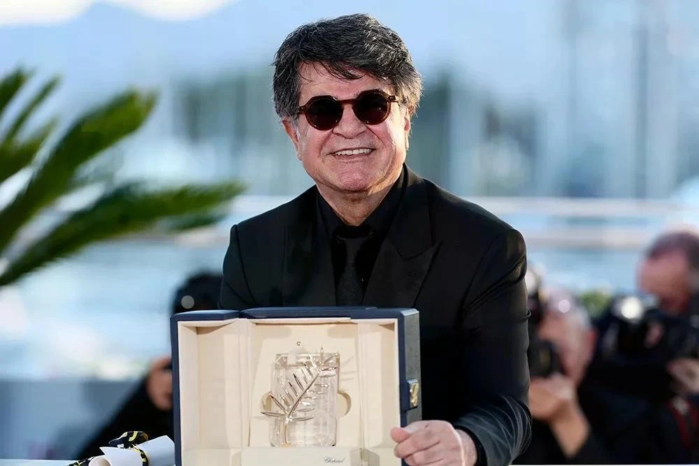 Đạo diễn người Iran Jafar Panahi được xướng tên cho giải thưởng danh giá nhất - Cành cọ vàng - với bộ phim "It Was Just an Accident".