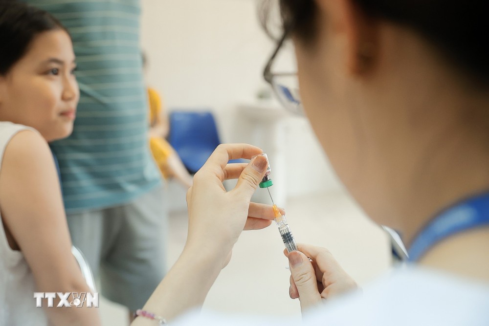 Tiêm vaccine phòng bệnh cho trẻ. Tiêm vaccine phòng bệnh cho trẻ.