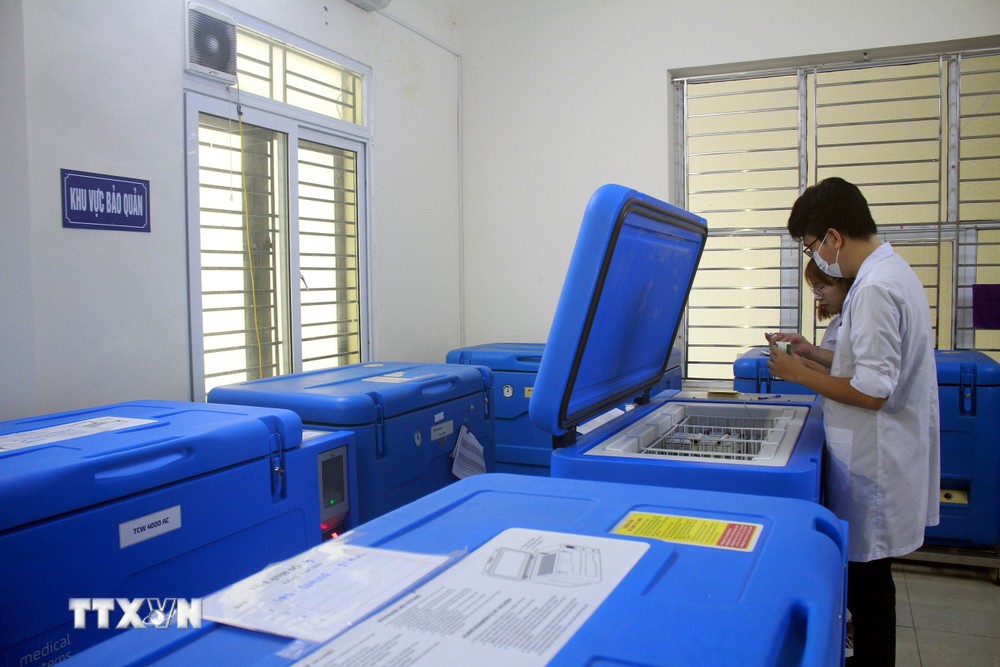 Bảo quản vaccine tại các điểm tiêm chủng. (Ảnh: TTXVN/Vietnam+) Bảo quản vaccine tại các điểm tiêm chủng. (Ảnh: TTXVN/Vietnam+)