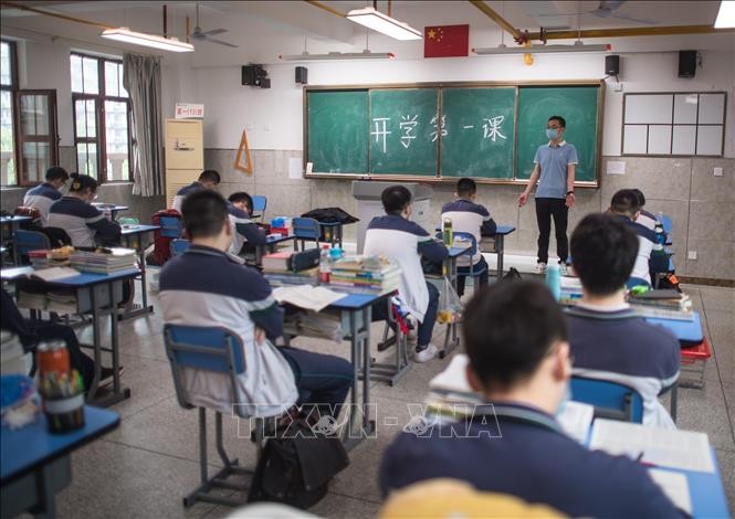 Học sinh tại trường trung học số 6 ở Vũ Hán, tỉnh Hồ Bắc, Trung Quốc. Học sinh tại trường trung học số 6 ở Vũ Hán, tỉnh Hồ Bắc, Trung Quốc.