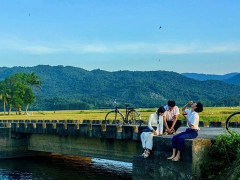 Khung cảnh làng quê yên bình tại Phú Yên là điều khiến các đoàn làm phim yêu thích.
