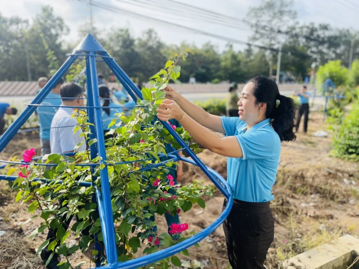 Người dân xã Thanh An, huyện Dầu Tiếng tích cực tham gia xây dựng nếp sống văn hóa - văn minh.