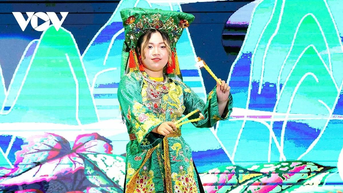 Tín ngưỡng thờ Mẫu Tam phủ của người Việt đã được Unesco công nhận là di sản văn hóa phi vật thể của nhân loại. Tín ngưỡng thờ Mẫu Tam phủ của người Việt đã được Unesco công nhận là di sản văn hóa phi vật thể của nhân loại.