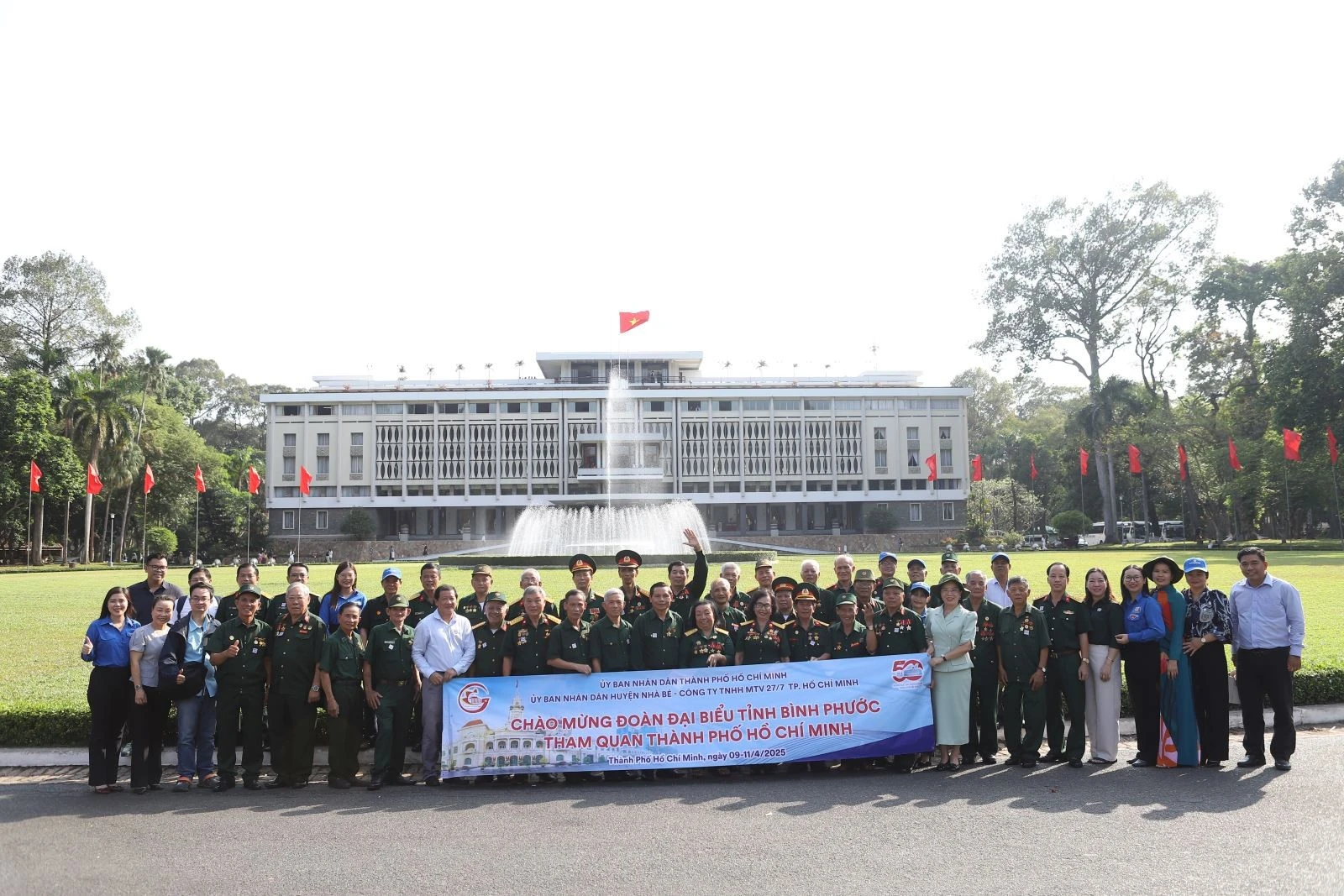 Những ngày qua, nhiều đoàn khách là cựu chiến binh đã đến TP Hồ Chí Minh để tìm về chiến trường xưa.