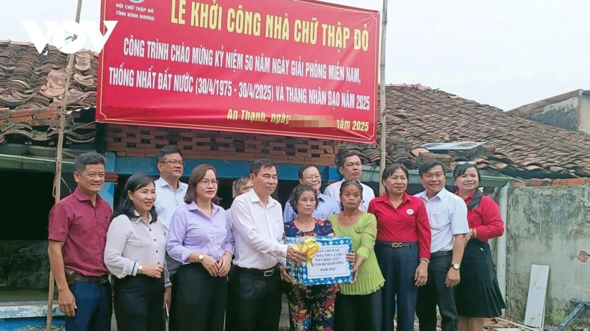 Khởi công xây tặng căn nhà cho ông Nguyễn Văn Rộng, ở TP.Thuận An.