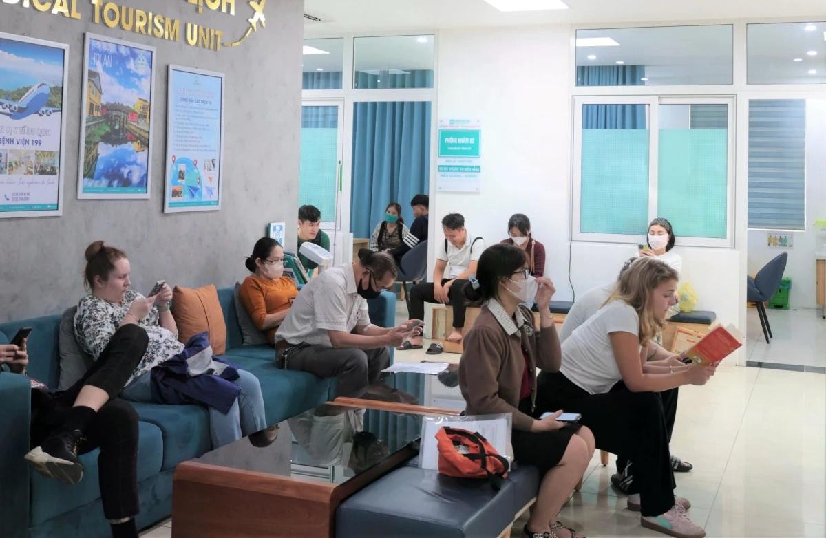 Khách du lịch nước ngoài đến khám, chữa bệnh tại Bệnh viện 199. Khách du lịch nước ngoài đến khám, chữa bệnh tại Bệnh viện 199.