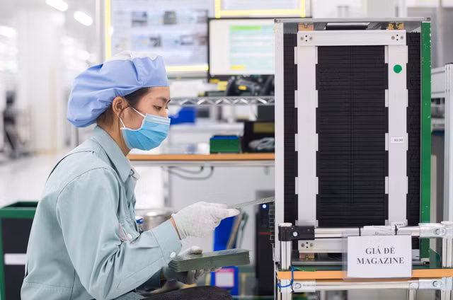 Lao động nữ có quyền bình đẳng về lương, thưởng và thăng tiến như nam