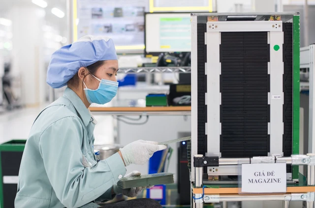 Lao động nữ có quyền bình đẳng về lương, thưởng và thăng tiến như nam