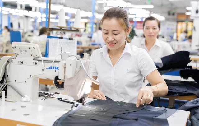 Lao động nữ có những đặc quyền riêng so với nam