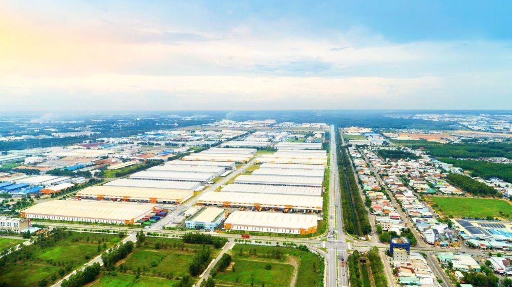 Bình Dương luôn chú trọng phát triển hệ thống giao thông đồng bộ, xây dựng kết cấu hạ tầng các KCN gắn với đô thị hóa, tạo động lực thúc đẩy kinh tế - xã hội. Trong ảnh: KCN Việt Nam - Singapore II Bình Dương luôn chú trọng phát triển hệ thống giao thông đồng bộ, xây dựng kết cấu hạ tầng các KCN gắn với đô thị hóa, tạo động lực thúc đẩy kinh tế - xã hội. Trong ảnh: KCN Việt Nam - Singapore II