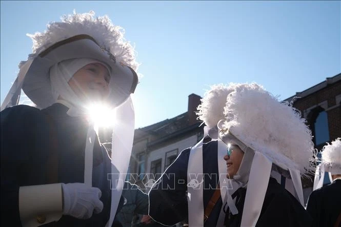 Người dân tham gia Lễ hội hóa trang Carnaval de Binche tại Binche, Bỉ, ngày 4/3/2025.