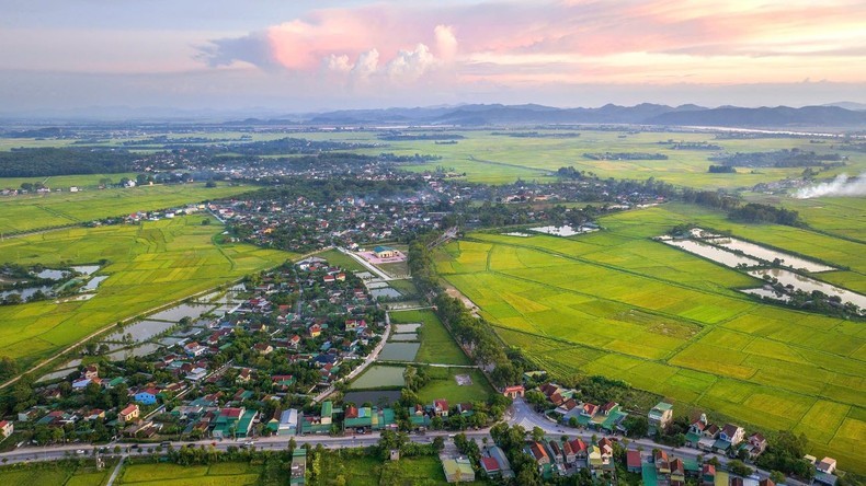 Làng Sen quê Bác đang từng ngày đổi thay. Làng Sen quê Bác đang từng ngày đổi thay.