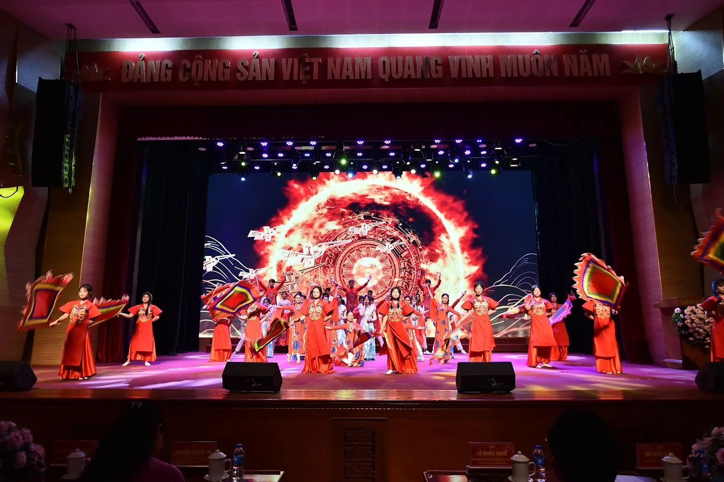 Chương trình văn nghệ tại lễ bế mạc Hội khỏe Phù Đổng toàn quốc lần thứ X năm 2024. Ảnh: GD