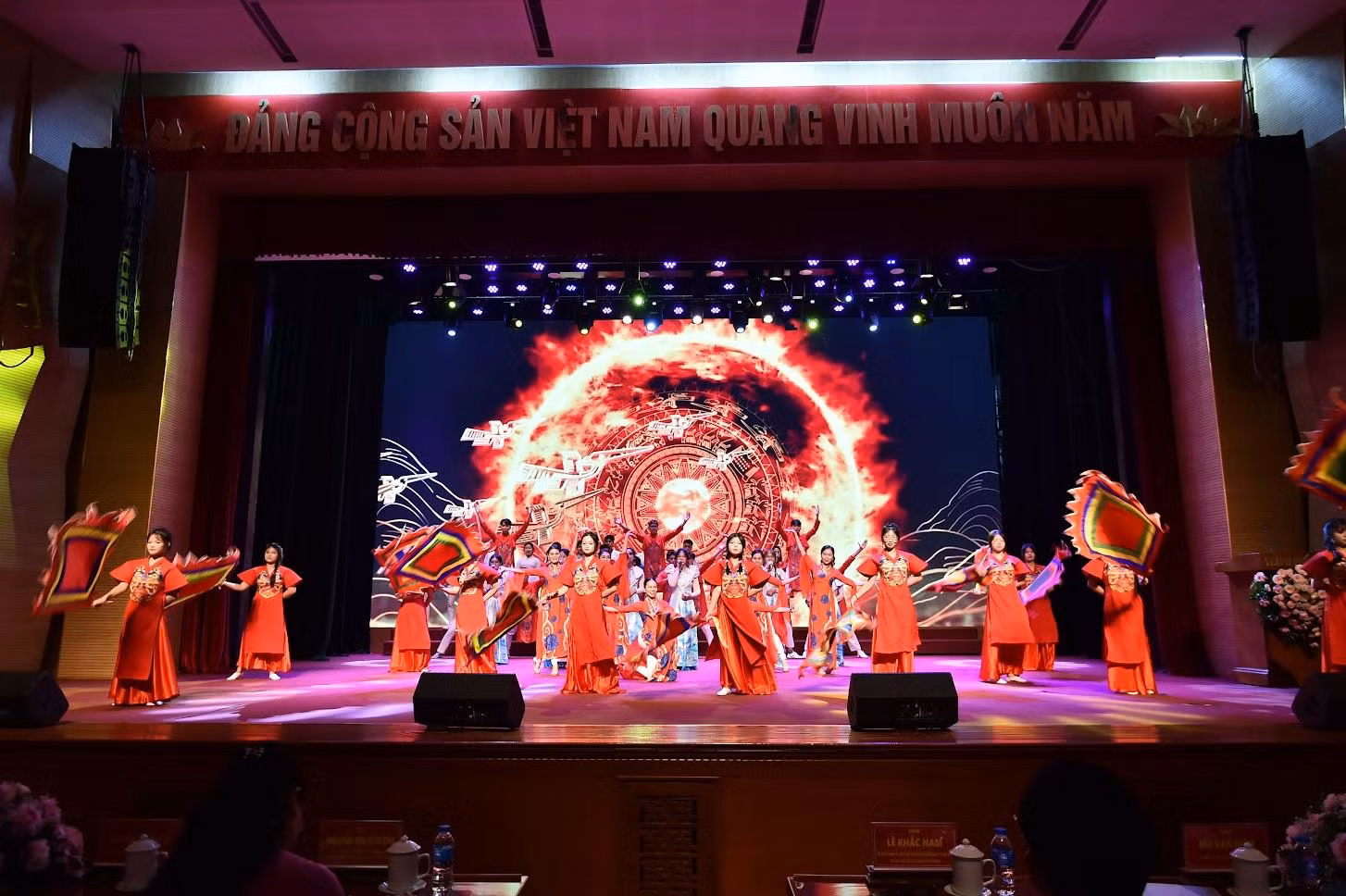 Chương trình văn nghệ tại lễ bế mạc Hội khỏe Phù Đổng toàn quốc lần thứ X năm 2024. Ảnh: GD