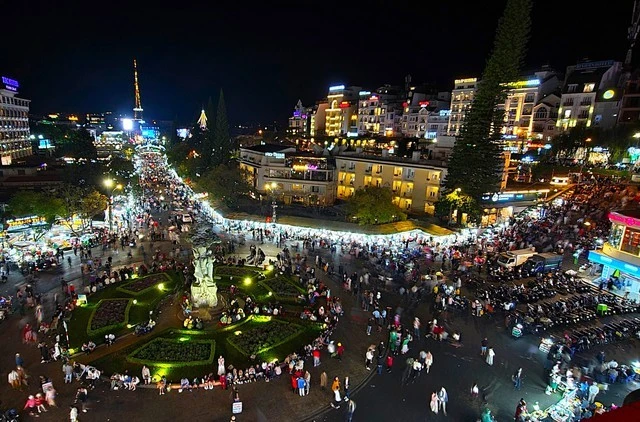 Dự kiến Festival Hoa Đà Lạt lần thứ X sẽ đón khoảng 2 triệu lượt khách trong tháng diễn ra lễ hội.