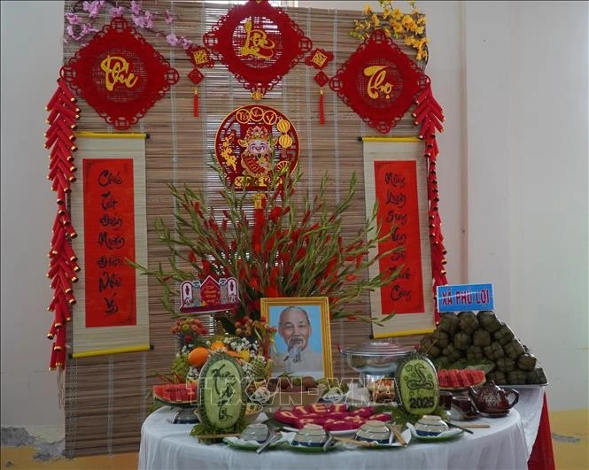 Mâm ngũ quả của đội dự thi xã Phú Lợi, huyện Giang Thành đạt giải Nhất Hội thi gói, nấu bánh tét và trang trí mâm ngũ quả Tết Quân - Dân tỉnh Kiên Giang 2025.