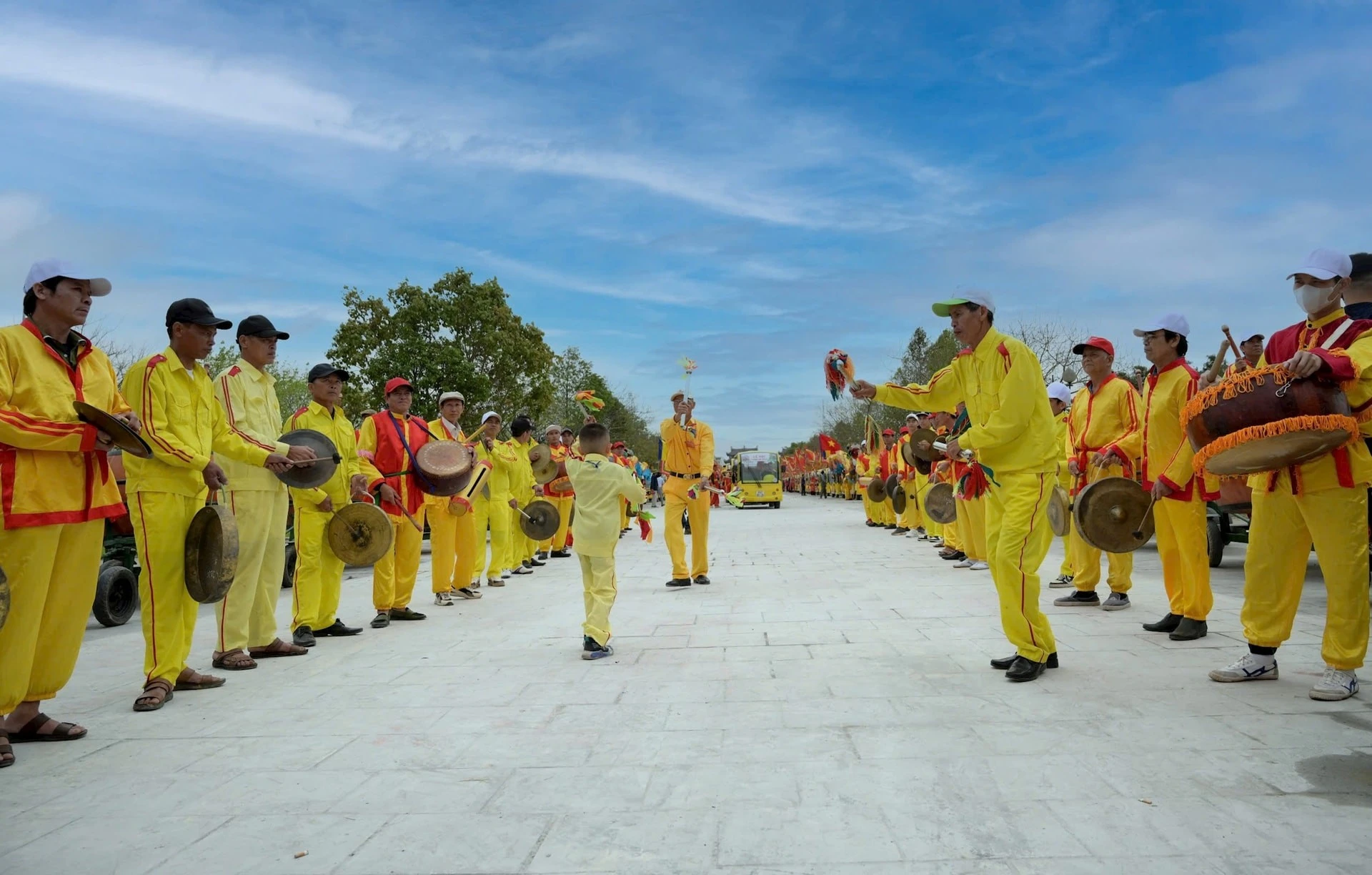 Biểu diễn trống nhảy tại lễ khai mạc.