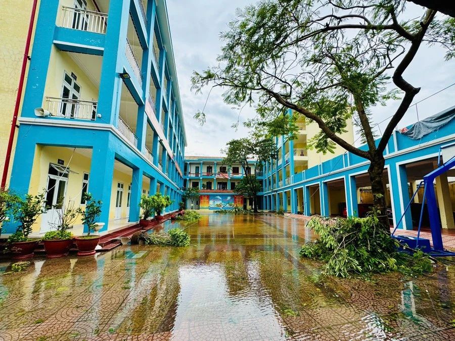 Hình ảnh Trường THCS Hoàng Diệu, quận Lê Chân (Hải Phòng) sau bão. Ảnh: Nguyễn Dịu. Đề xuất giải pháp sớm ổn định hoạt động giáo dục.