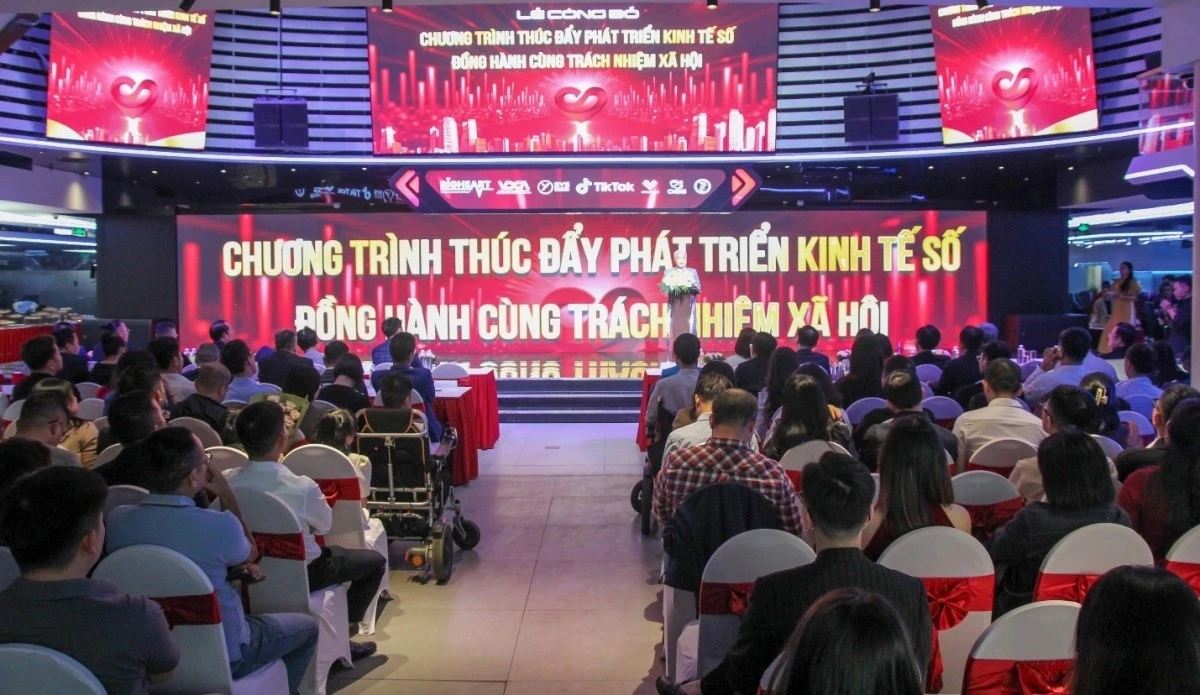 Toàn cảnh lễ công bố Chương trình “Thúc đẩy phát triển kinh tế số đồng hành cùng trách nhiệm xã hội” vừa được các bên tổ chức vào chiều 5/11 tại Hà Nội.