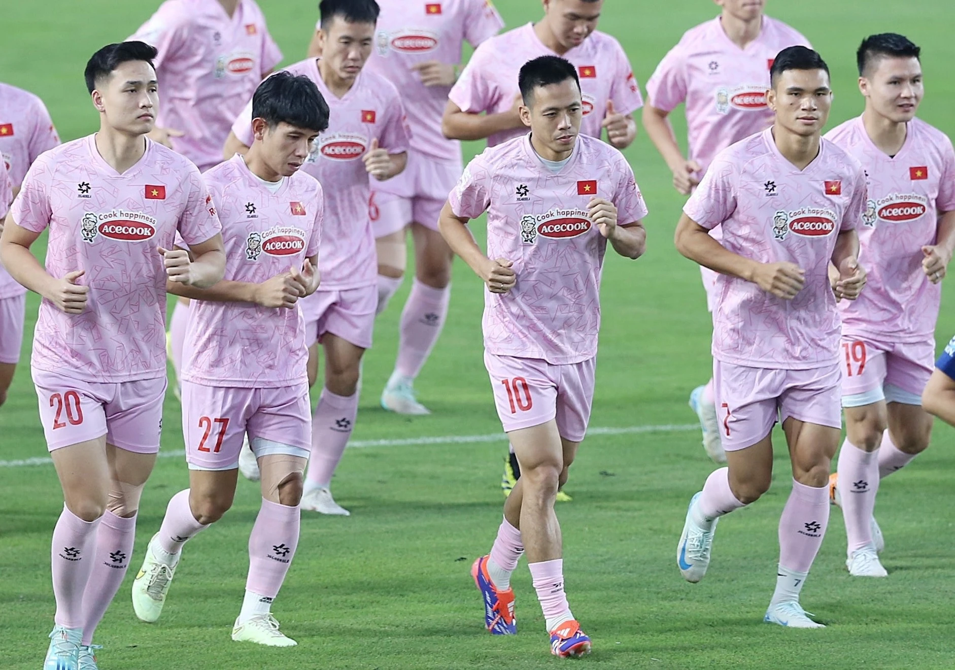 Sự trở lại của Văn Quyết...