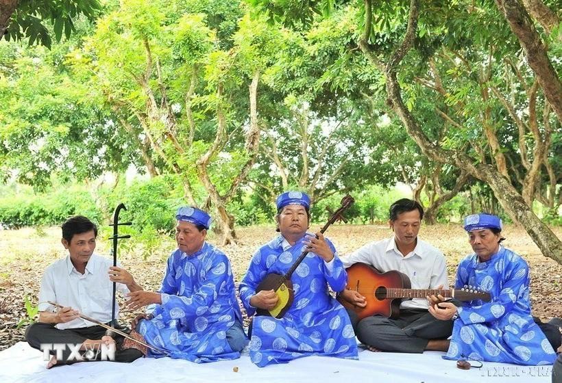 Đờn ca Tài tử Nam bộ là một dòng nhạc dân tộc của Việt Nam, đã được UNESCO công nhận là Di sản Văn hóa Phi vật thể. Đờn ca Tài tử Nam bộ là một dòng nhạc dân tộc của Việt Nam, đã được UNESCO công nhận là Di sản Văn hóa Phi vật thể.