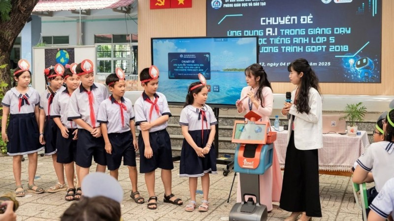 Chuyên đề “Ứng dụng AI trong dạy và học tiếng Anh cho học sinh lớp 5” tại Trường tiểu học Trương Định, Quận 12, Thành phố Hồ Chí Minh. Chuyên đề “Ứng dụng AI trong dạy và học tiếng Anh cho học sinh lớp 5” tại Trường tiểu học Trương Định, Quận 12, Thành phố Hồ Chí Minh.