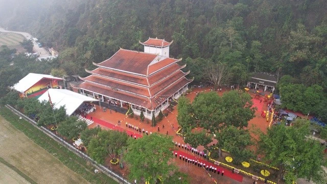 Chùa Tiên - nơi giao thoa giữa thiên nhiên hùng vĩ và vẻ đẹp tâm linh.