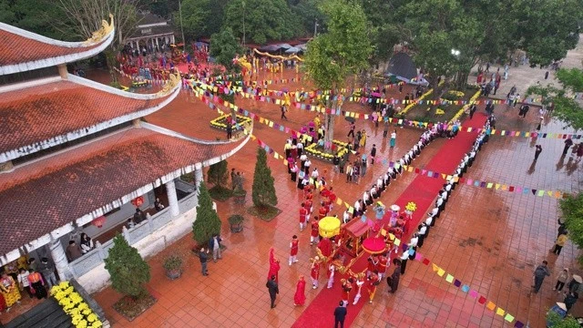 Hàng ngàn du khách đổ về nơi đây trong dịp đầu năm.