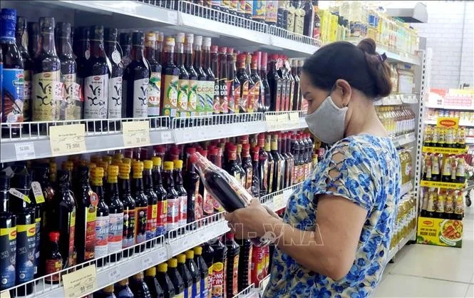 Khách hàng mua sắm tại Siêu thị Lan Chi mart (thành phố Vĩnh Yên, tỉnh Vĩnh Phúc).