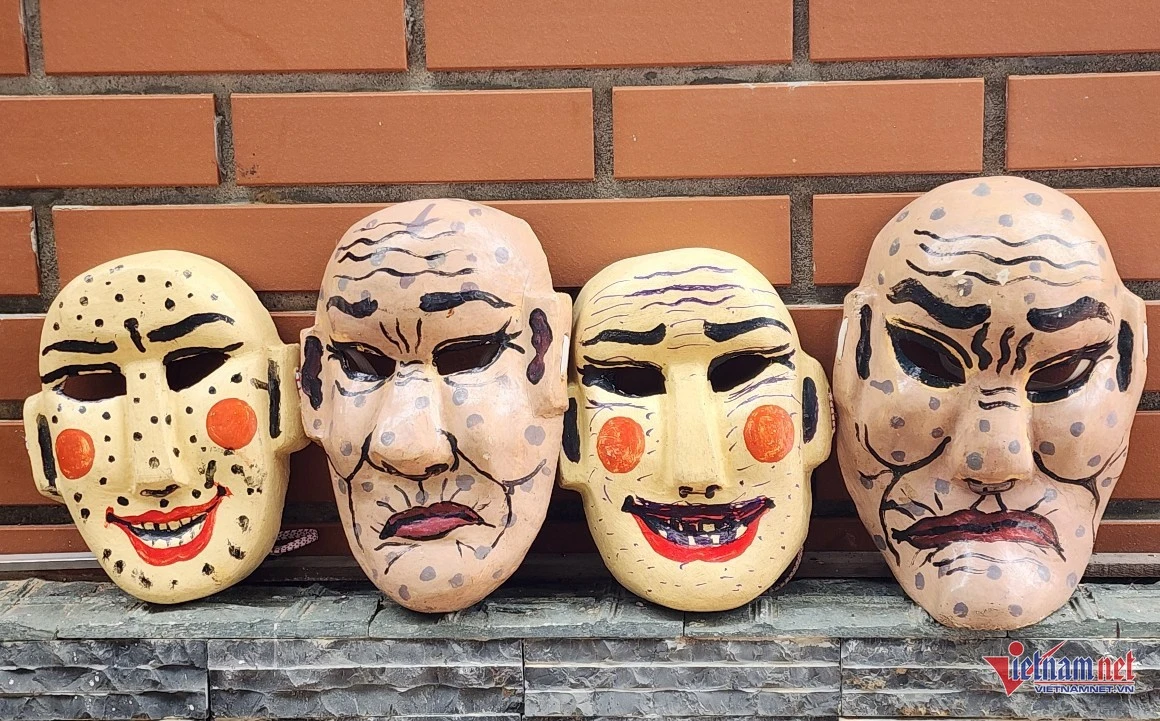 Mặt nạ biểu diễn trong các trò Xuân Phả.