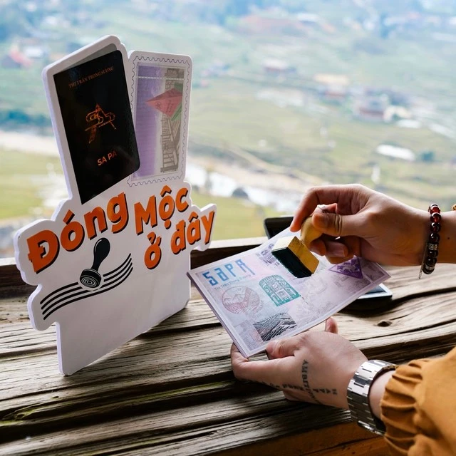 Sa Pa không chỉ nổi tiếng với biểu tượng "thành phố trong sương", những cảnh quan hùng vĩ và bản sắc văn hóa dân tộc, mà nay còn trở thành một hành trình khám phá tương tác qua cuốn hộ chiếu du lịch.