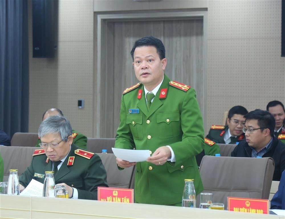 Đại tá Vũ Văn Tấn - Cục trưởng Cục Cảnh sát Quản lý hành chính về trật tự xã hội (Bộ Công an). Đại tá Vũ Văn Tấn - Cục trưởng Cục Cảnh sát Quản lý hành chính về trật tự xã hội (Bộ Công an).