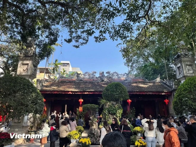 Đầu năm người dân thường đi lễ chùa, đền hay đình.