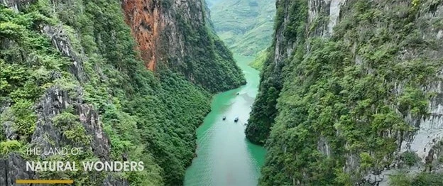 Cảnh thiên nhiên hùng vĩ tại sông Nho Quế - Hà Giang.