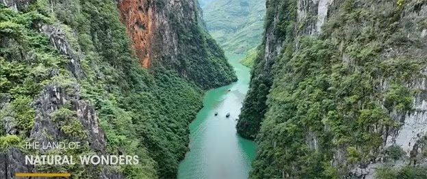 Cảnh thiên nhiên hùng vĩ tại sông Nho Quế - Hà Giang.