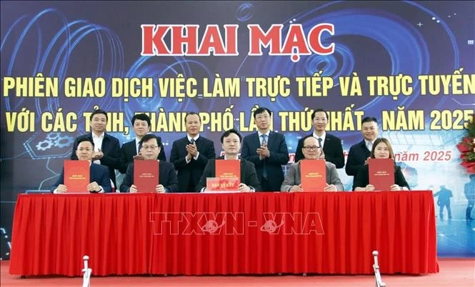 Trung tâm Dịch vụ việc làm tỉnh Bắc Giang ký kết Biên bản thỏa thuận, hợp tác về đào tạo và cung ứng nhân lực với các đơn vị.