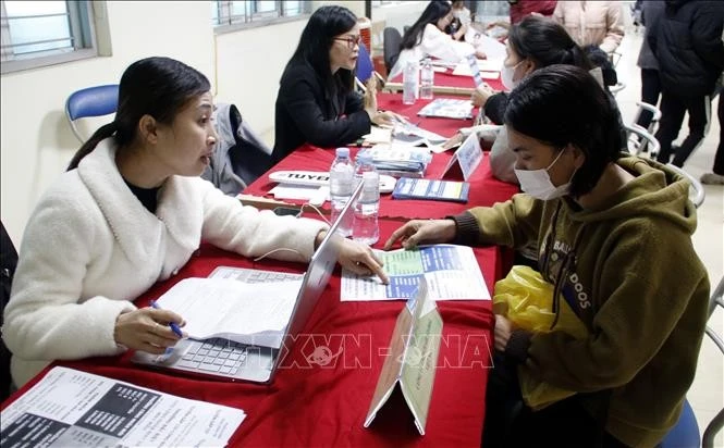 Doanh nghiệp giới thiệu các chính sách đãi ngộ cho người lao động.