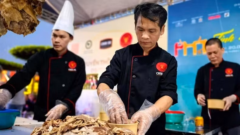 Quy trình chế biến diễn bảo đảm các yếu tố vệ sinh an toàn thực phẩm.