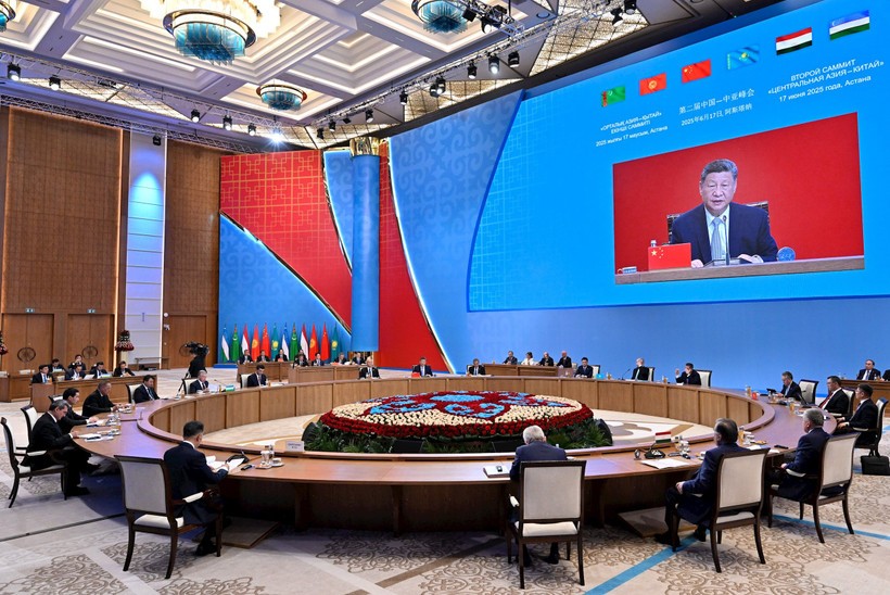 Toàn cảnh Hội nghị thượng đỉnh Trung Quốc - Trung Á lần thứ 2 tại Astana, Kazakhstan. Toàn cảnh Hội nghị thượng đỉnh Trung Quốc - Trung Á lần thứ 2 tại Astana, Kazakhstan.