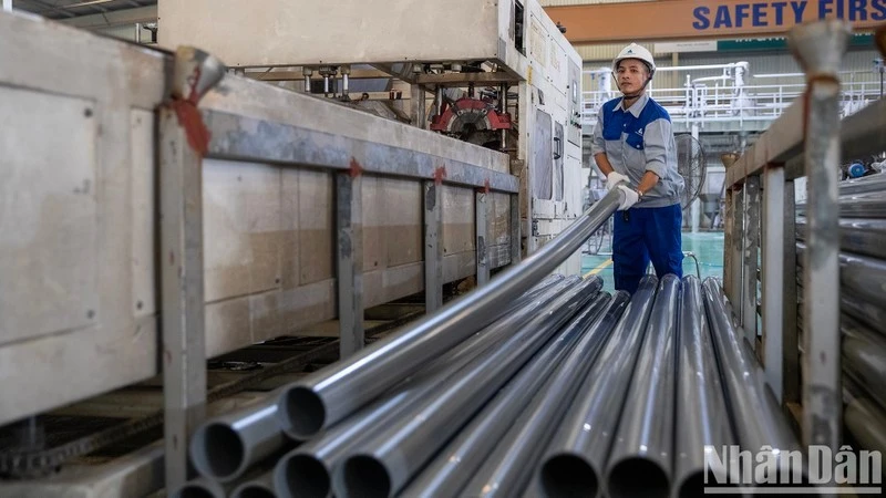 Lao động tại Công ty Tân Á - Đại Thành.