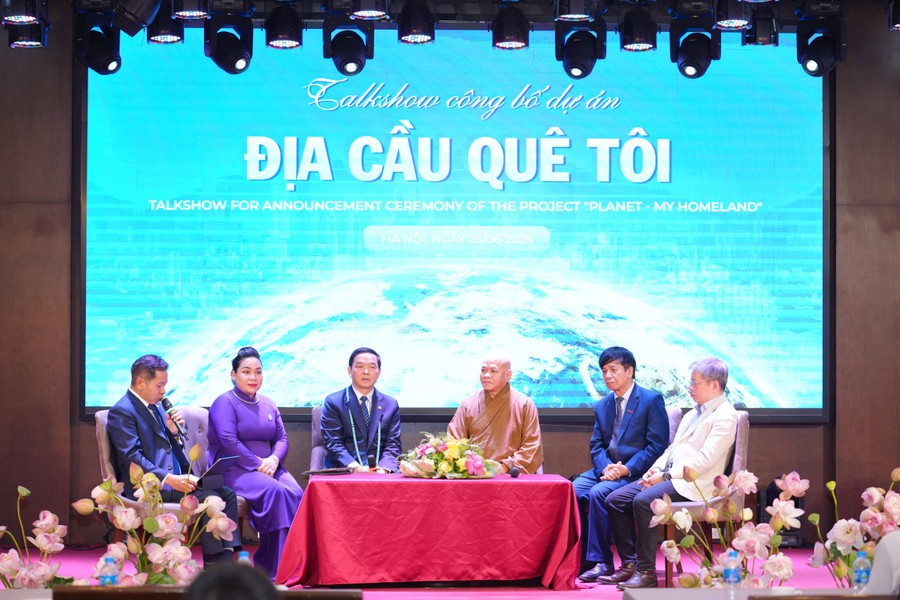 Các khách mời cùng chia sẻ về dự án. Các khách mời cùng chia sẻ về dự án.