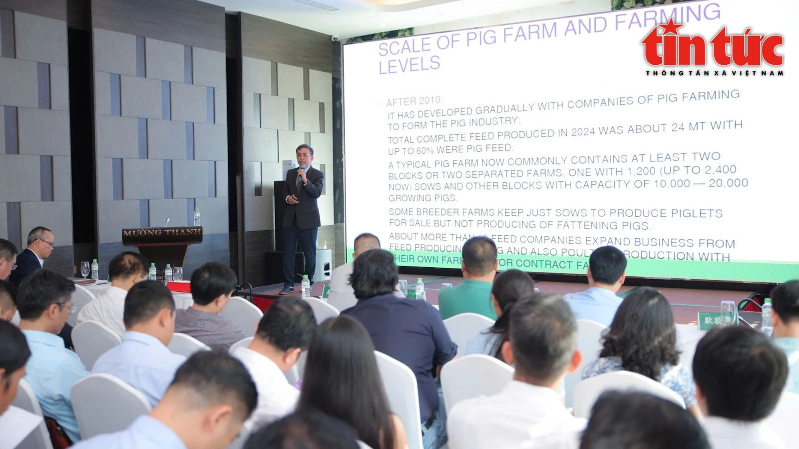 Các chuyên gia thảo luận tại diễn đàn.