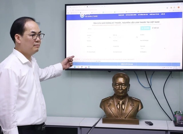 TS. Tạ Mạnh Hùng cho biết, người dân có thể tự tra cứu thuốc trên Cổng dịch vụ công.
