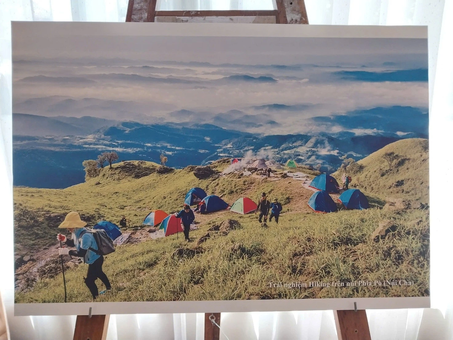 Tác phẩm ảnh ghi lại việc trải nghiệm Hiking trên núi Phia Pò.