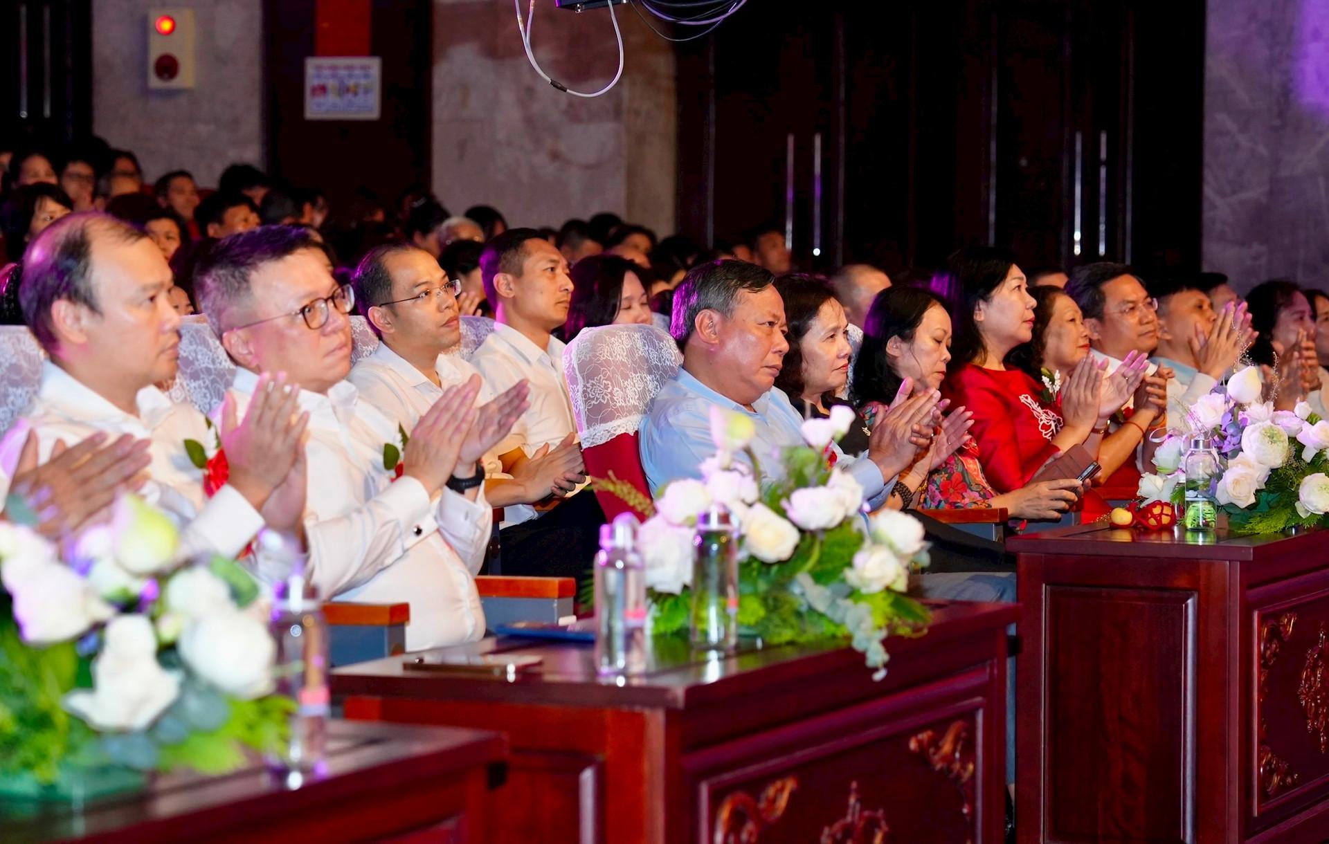 Các đại biểu tham dự chương trình. Các đại biểu tham dự chương trình.